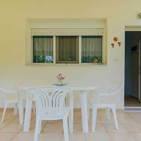 Verano 2-bdrm Maisonette With Shared Garden, Sani Sani (Chalkidiki)