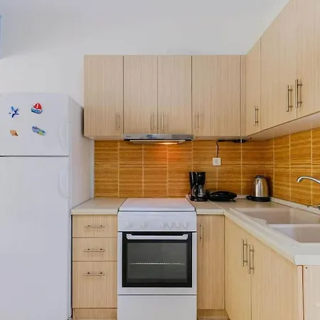 Verano 2-bdrm Maisonette With Shared Garden, Sani Sani (Chalkidiki)